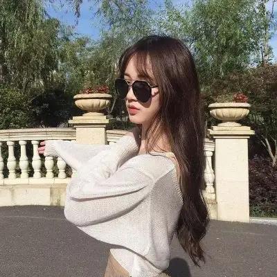 哈密十年资深伴游年入百万招聘名媛/纯出女孩(视形象气质而定)当天面试即可上岗当日结算绝不拖欠